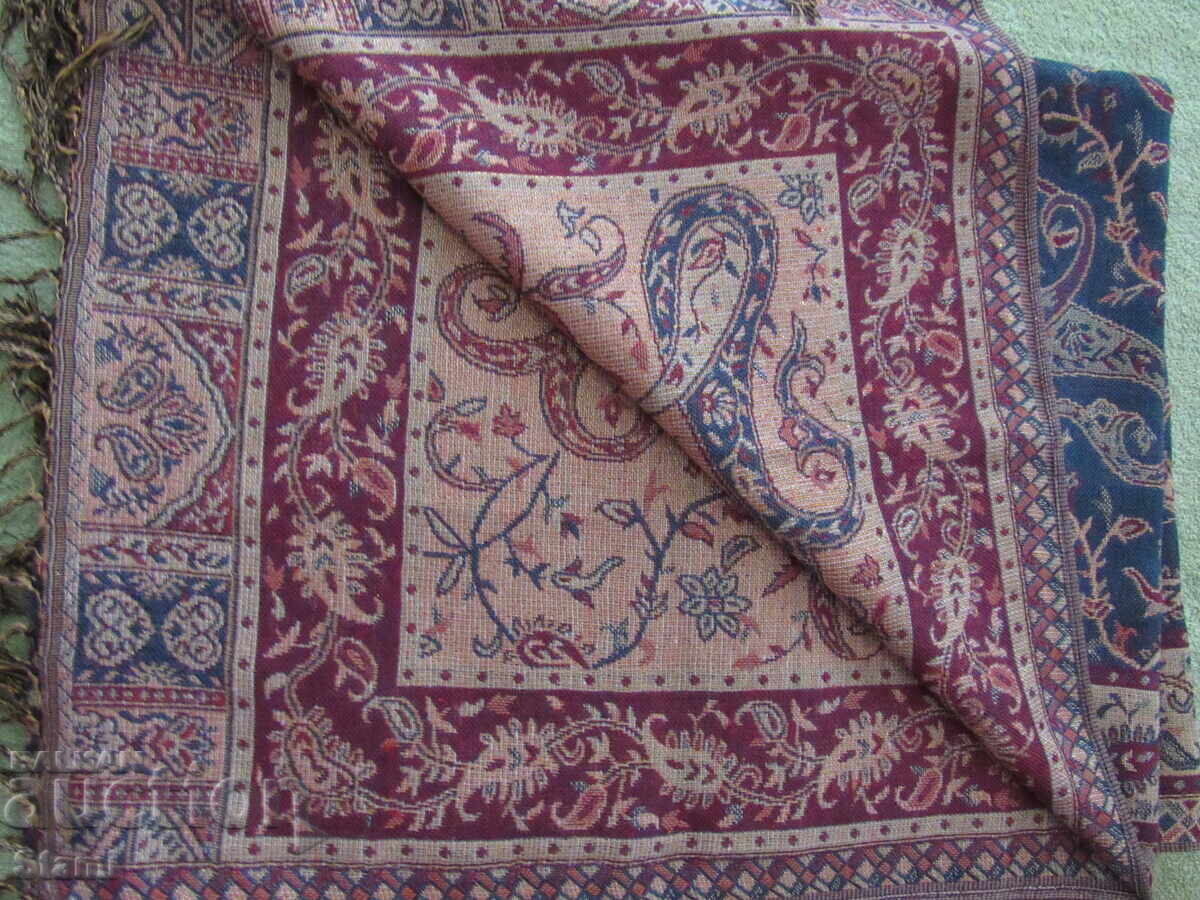 Licitație Eșarfă fină, dublă, din Marrakech, Maroc, nouă Licitație Eșarfă fină, dublă, din Marrakech, Maroc, nouă