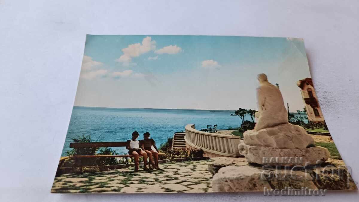 Пощенска картичка Поморие Паметникът на Яворов 1960