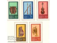 1977. Ανατολική Γερμανία. Μουσικά όργανα από το μουσείο Markneukirchen