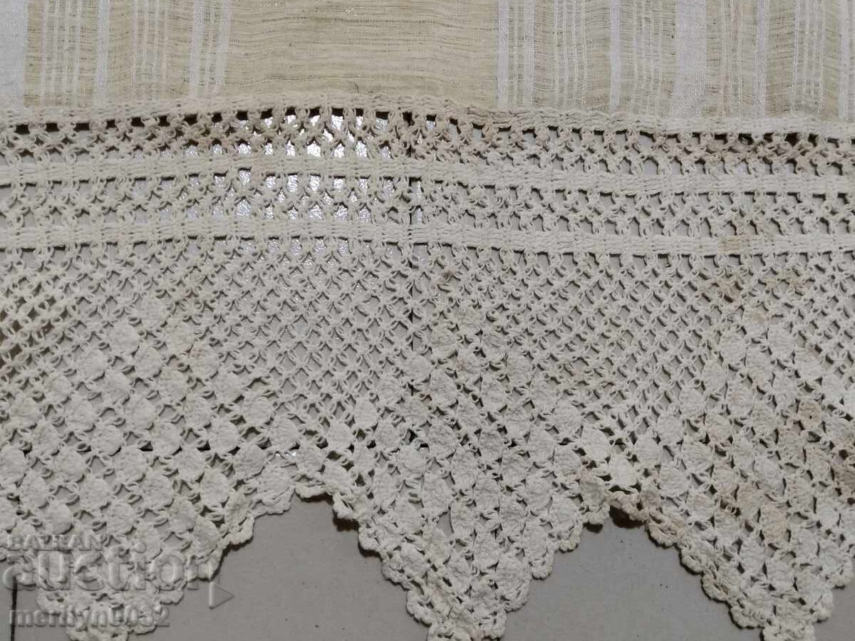 Auction  Old hand-woven sheet with lace trim