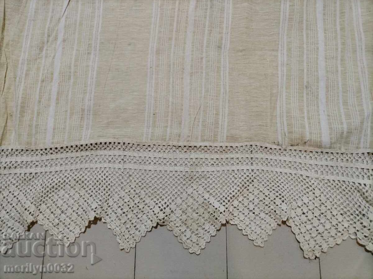 Delivery of Old hand-woven sheet with lace trim