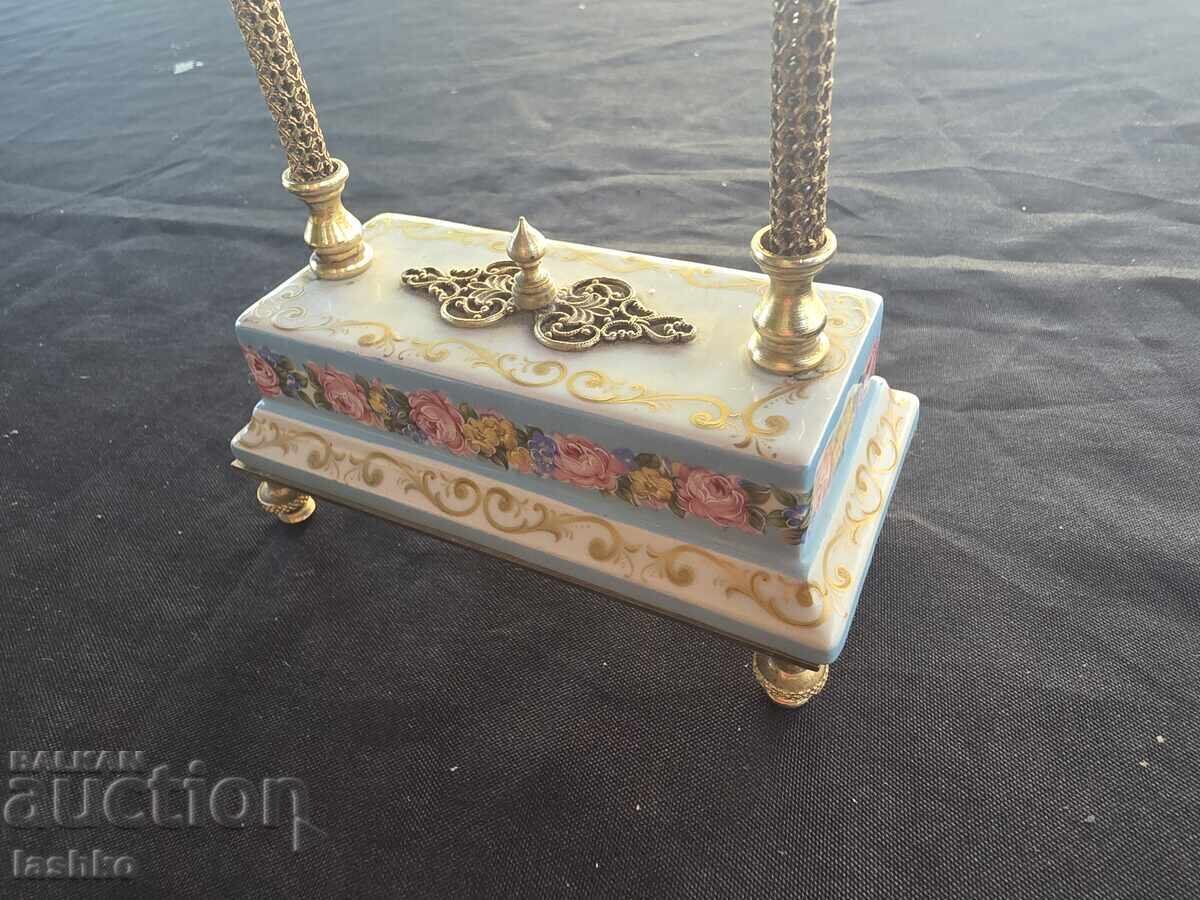 Delivery of Old mantel clock