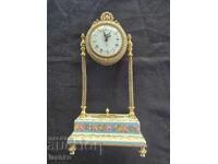 Стар каминен часовник