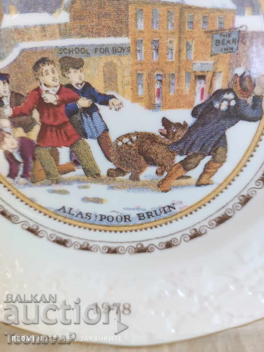 Auction  Decorative porcelain plate by COALPORT