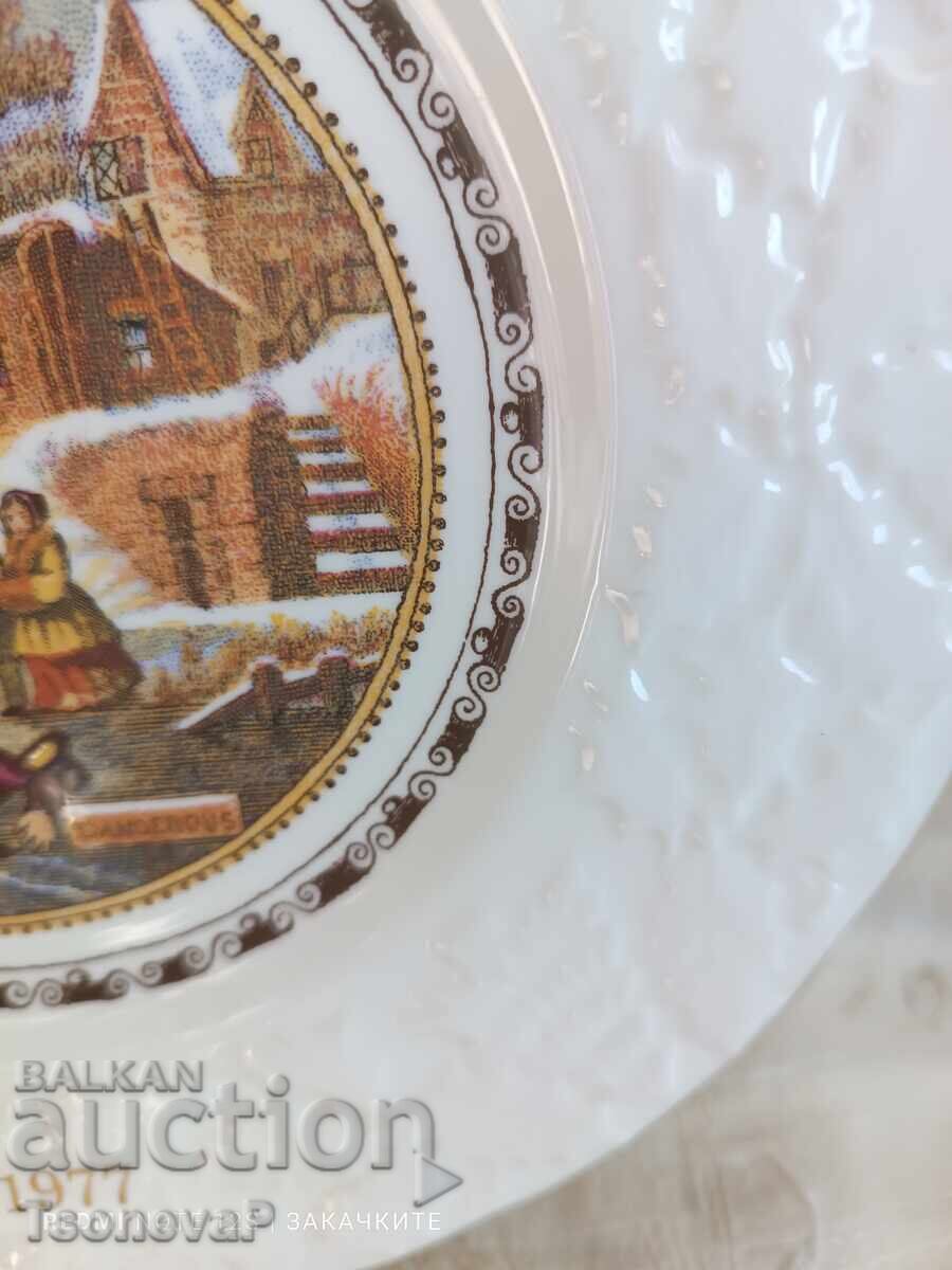 Διακοσμητικό πορσελάνινο πιάτο COALPORT με τιμή 15.00 BGN | € 7.67