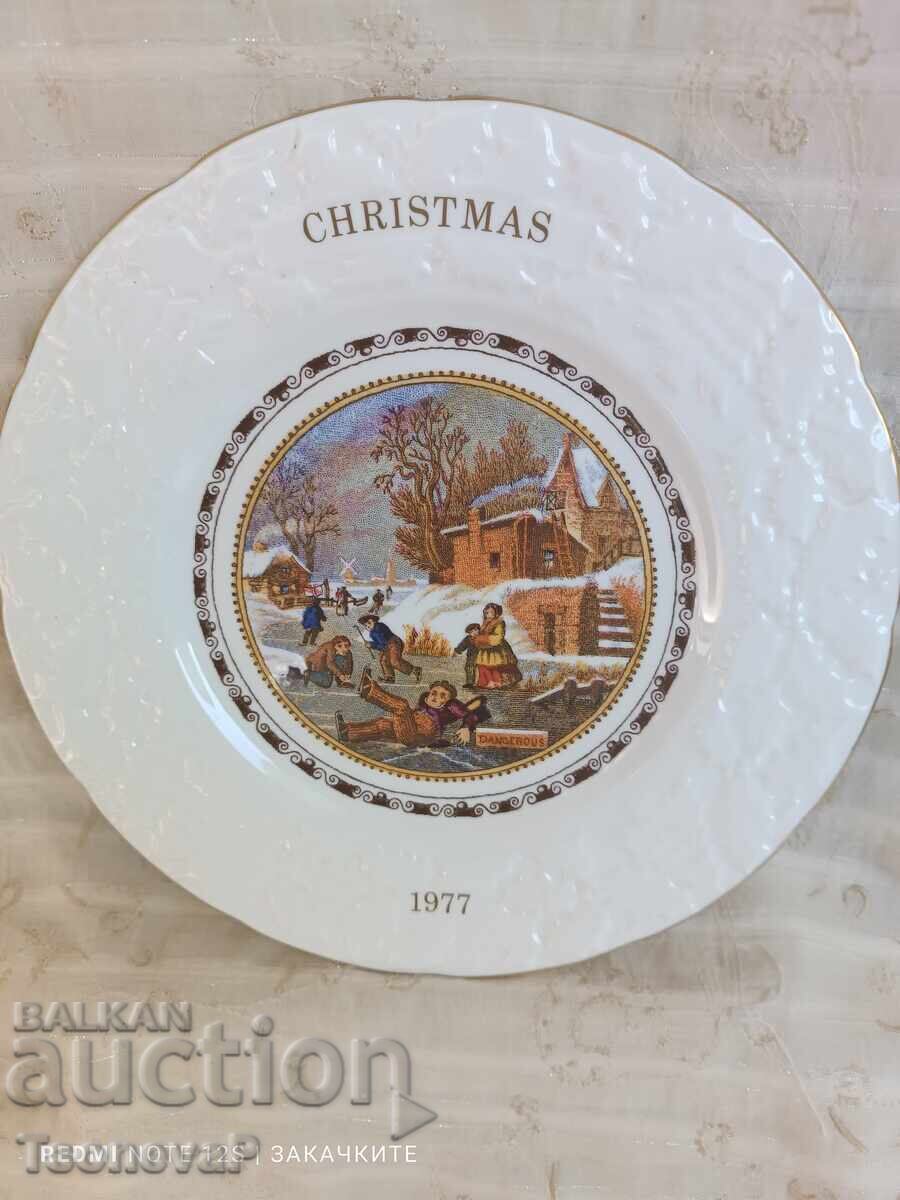 Διακοσμητικό πορσελάνινο πιάτο COALPORT