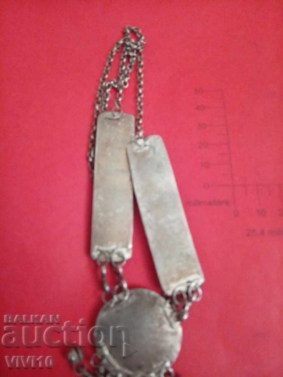 Colier vechi cu email cu preț € 15.00 | 29.34 BGN Colier vechi cu email cu preț € 15.00 | 29.34 BGN