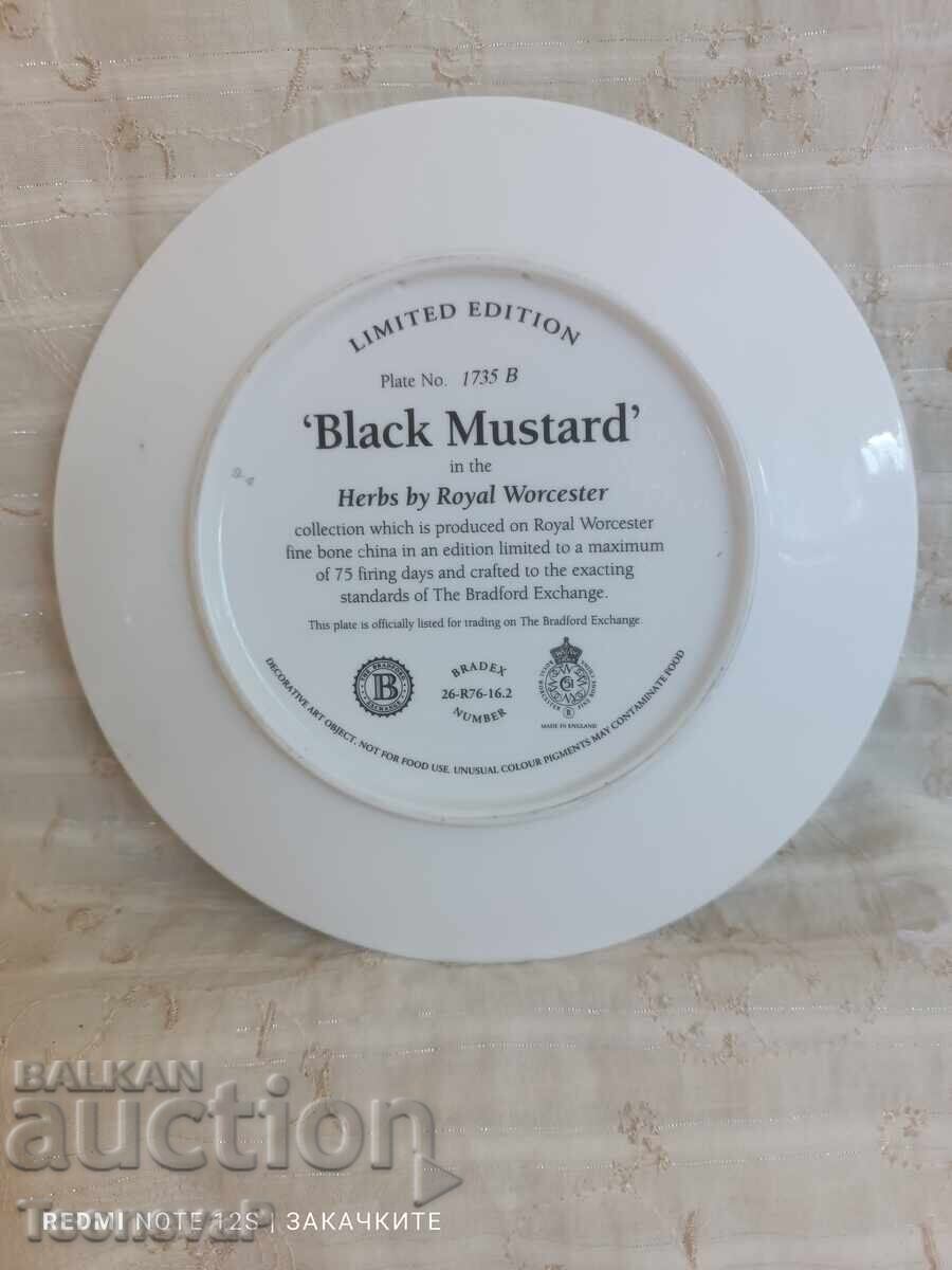 Auction  Decorative porcelain plate by Royal Worcester