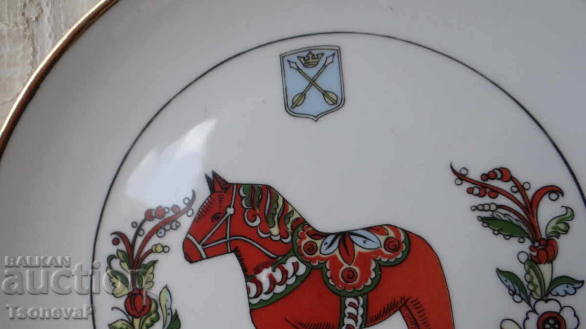 Auction  Decorative porcelain plate by Winterling