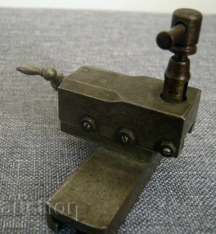 Șa spate mobilă pentru strung de ceasornicar cu preț 99.00 BGN | € 50.62 Șa spate mobilă pentru strung de ceasornicar cu preț 99.00 BGN | € 50.62