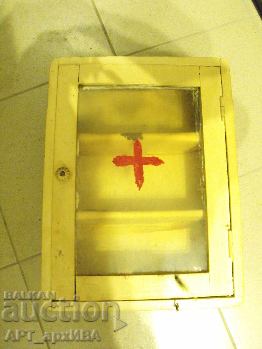 Δημοπρασία Ντουλάπι για οικιακό φαρμακείο,