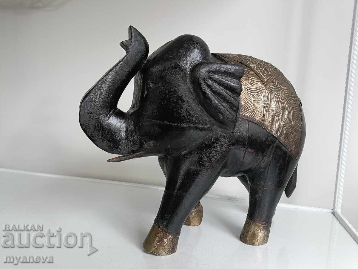 Licitație Elefant, simbol al forței, norocului și longevității Licitație Elefant, simbol al forței, norocului și longevității