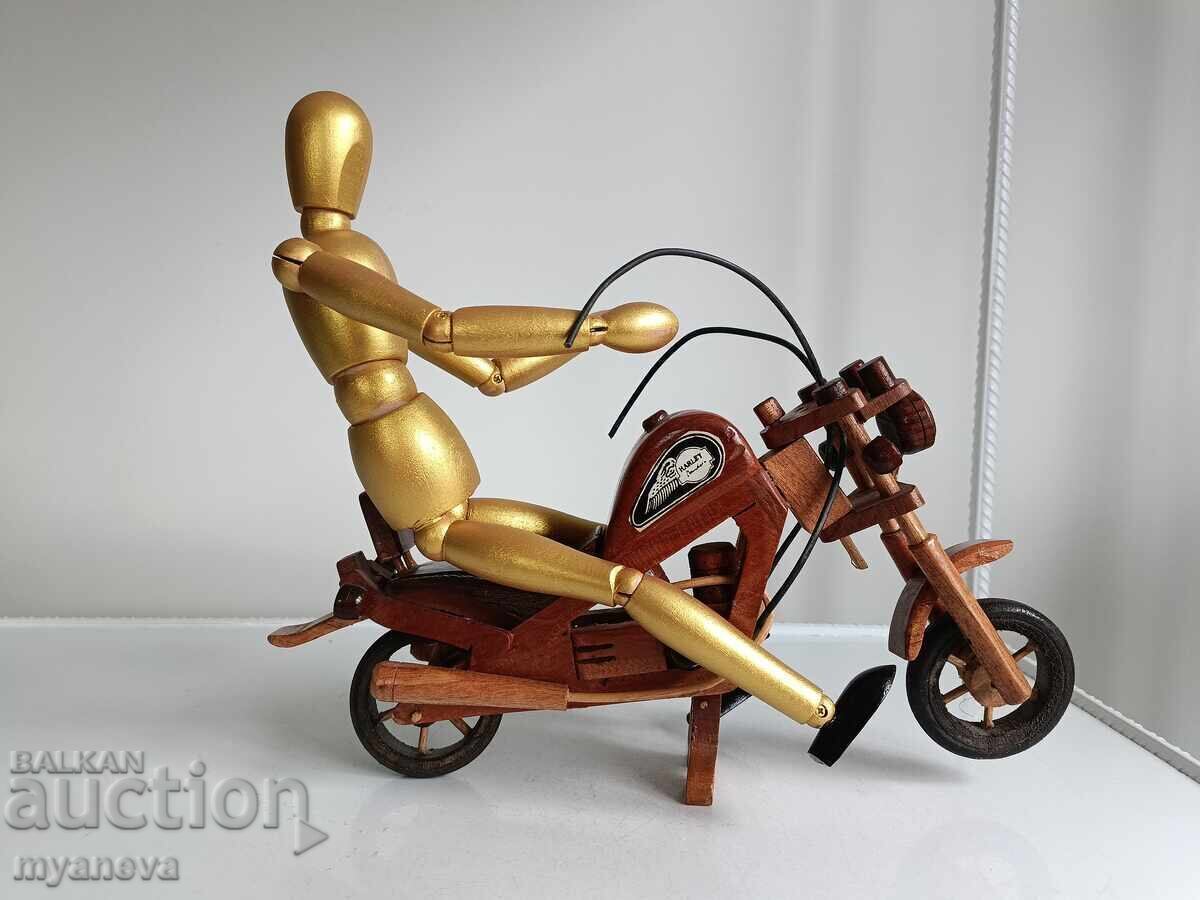 Licitație Harley-Davidson și călărețul rebel