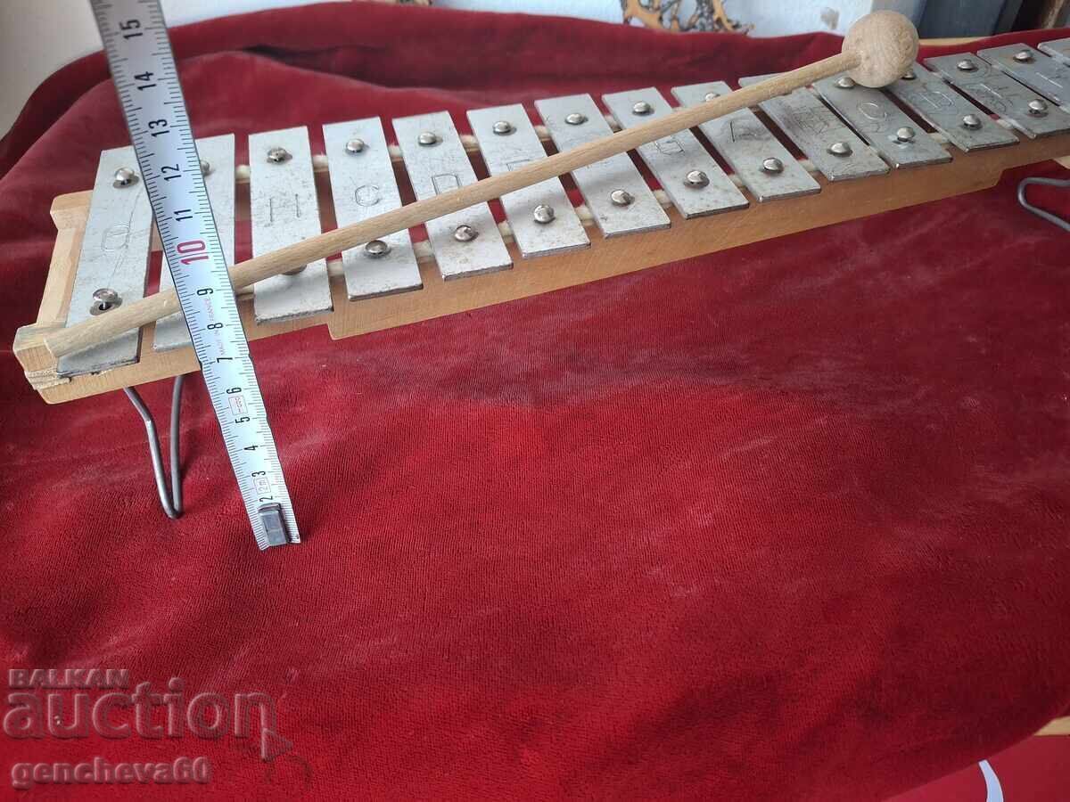 15 нотен ксилофон от метал и дърво с цена € 12.00 | 23.47 лв.