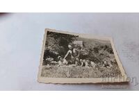 Fotografie Tineri și tinere culcați pe iarbă în munți 1942