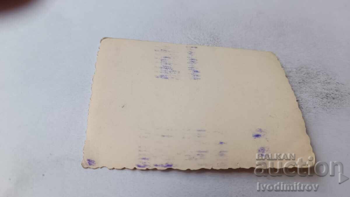 Fotografie Bărbați tineri într-o piscină cu preț 2.65 BGN | € 1.35 Fotografie Bărbați tineri într-o piscină cu preț 2.65 BGN | € 1.35