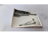 Снимка Млад мъж на плажа