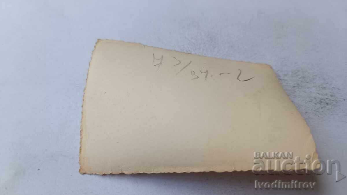 Foto Fată tânără pe plajă cu preț 1.85 BGN | € 0.95 Foto Fată tânără pe plajă cu preț 1.85 BGN | € 0.95