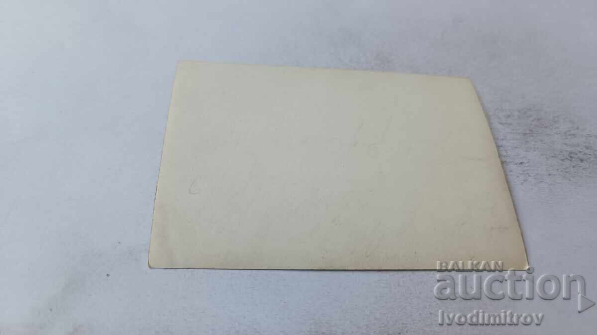 Foto Fată tânără pe plajă cu preț 1.85 BGN | € 0.95 Foto Fată tânără pe plajă cu preț 1.85 BGN | € 0.95