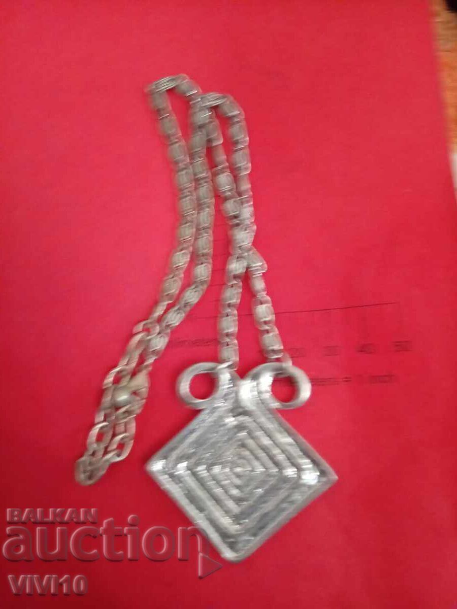 Старинно колие с емаил с цена 30.00 лв. | € 15.34 Старинно колие с емаил с цена 30.00 лв. | € 15.34