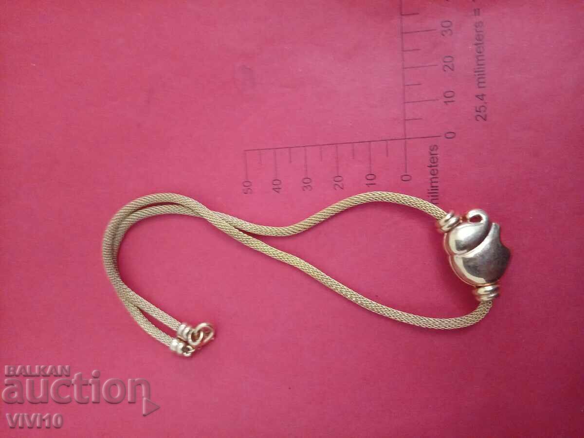 Colier vechi cu email cu preț € 15.00 | 29.34 BGN