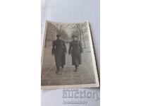 Φωτογραφία Σόφιας, Δύο αξιωματικοί στη λεωφόρο Λένιν, 1953