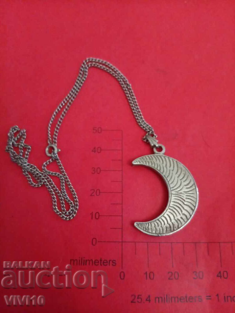 Colier vechi cu email cu preț € 15.34 | 30.00 BGN Colier vechi cu email cu preț € 15.34 | 30.00 BGN