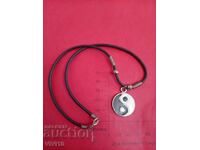 Αρχαίο κολιέ με σμάλτο