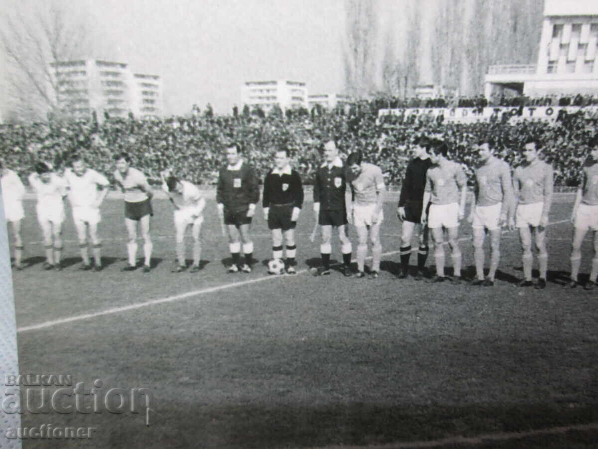 ПОЛУФИНАЛ КУП. НА БЪЛГАРИЯ-ЦСКА СФ.-БЕРОЕ ФУТБОЛ с цена 30.00 лв. | € 15.34 ПОЛУФИНАЛ КУП. НА БЪЛГАРИЯ-ЦСКА СФ.-БЕРОЕ ФУТБОЛ с цена 30.00 лв. | € 15.34