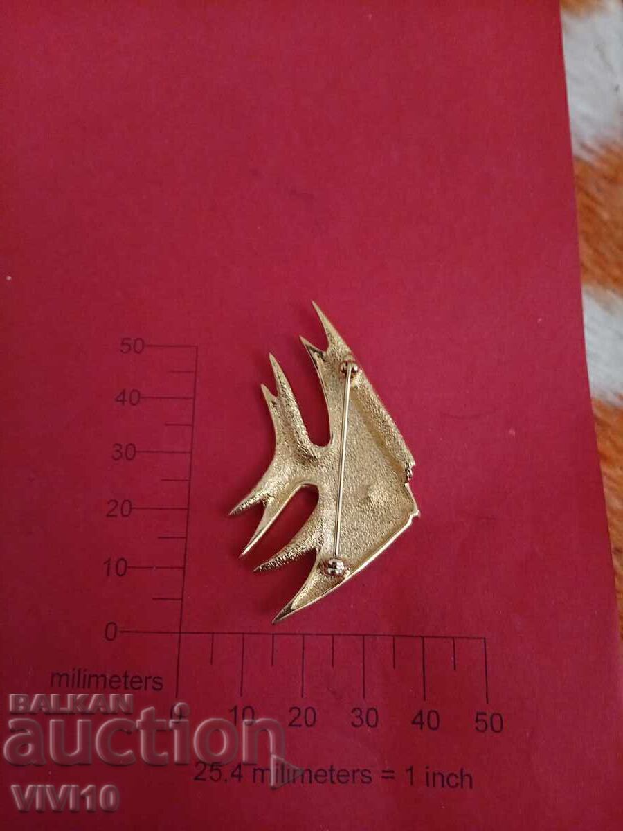 Старинна брошка емаил и камъни с цена € 15.00 | 29.34 лв.