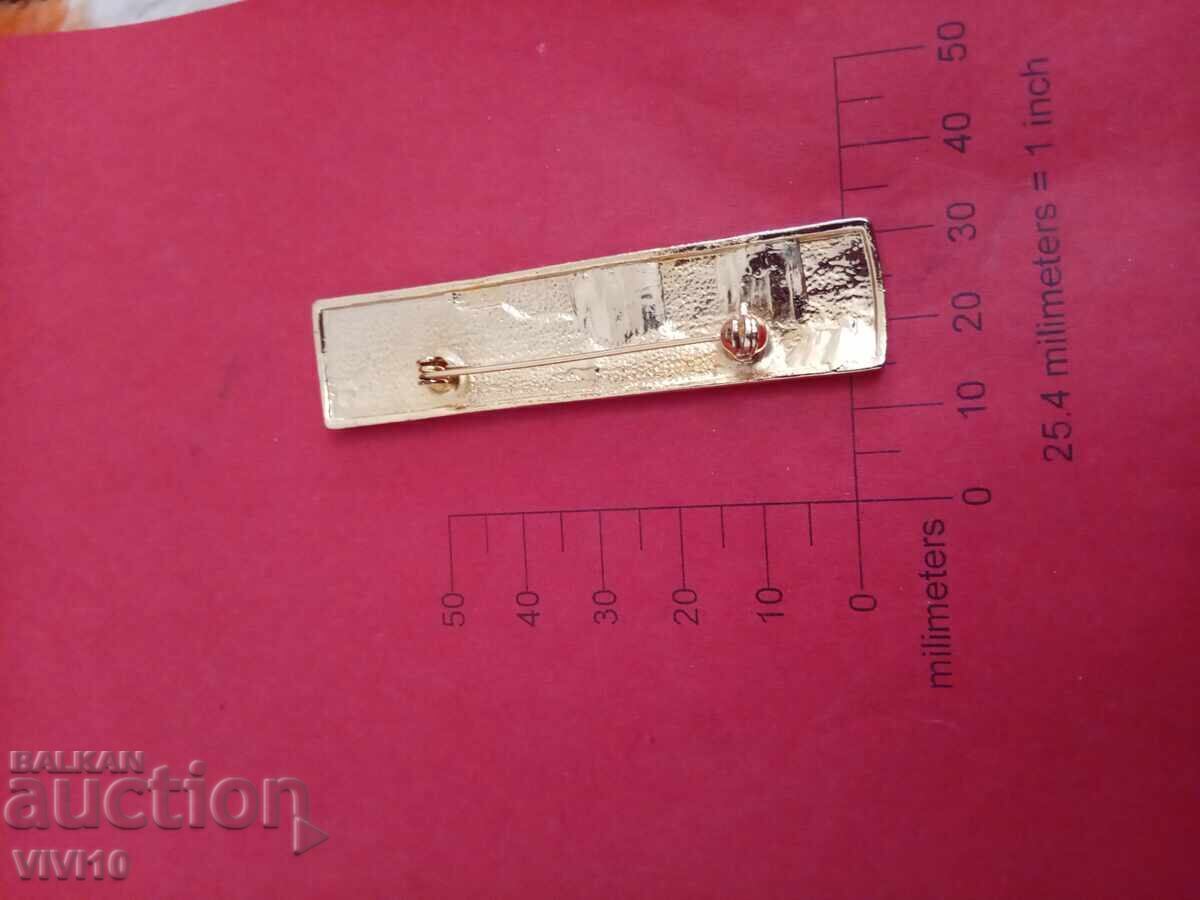 Broșă veche cu email și pietre cu preț € 15.34 | 30.00 BGN