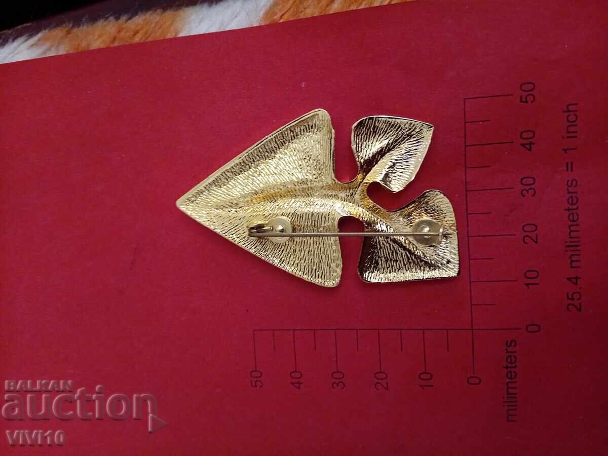 Αντίκα καρφίτσα σμάλτου με τιμή 30.00 BGN | € 15.34