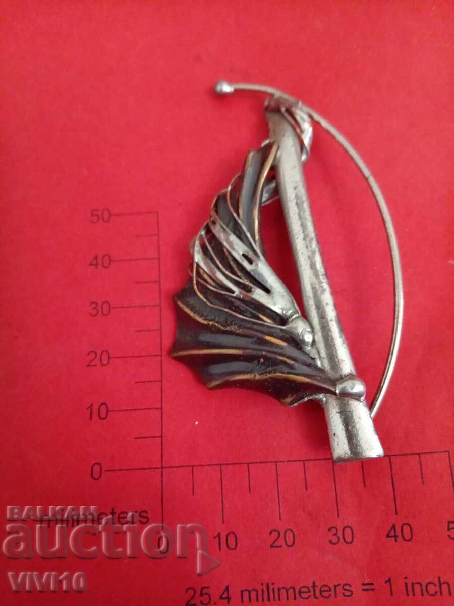 Старинна брошка емаил