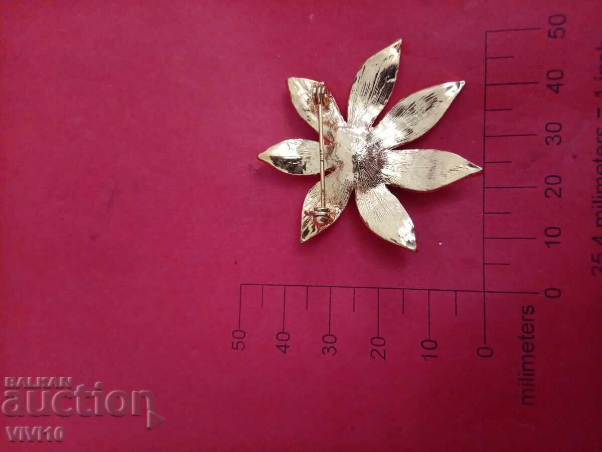 Αντίκα καρφίτσα σμάλτου με τιμή € 15.34 | 30.00 BGN Αντίκα καρφίτσα σμάλτου με τιμή € 15.34 | 30.00 BGN