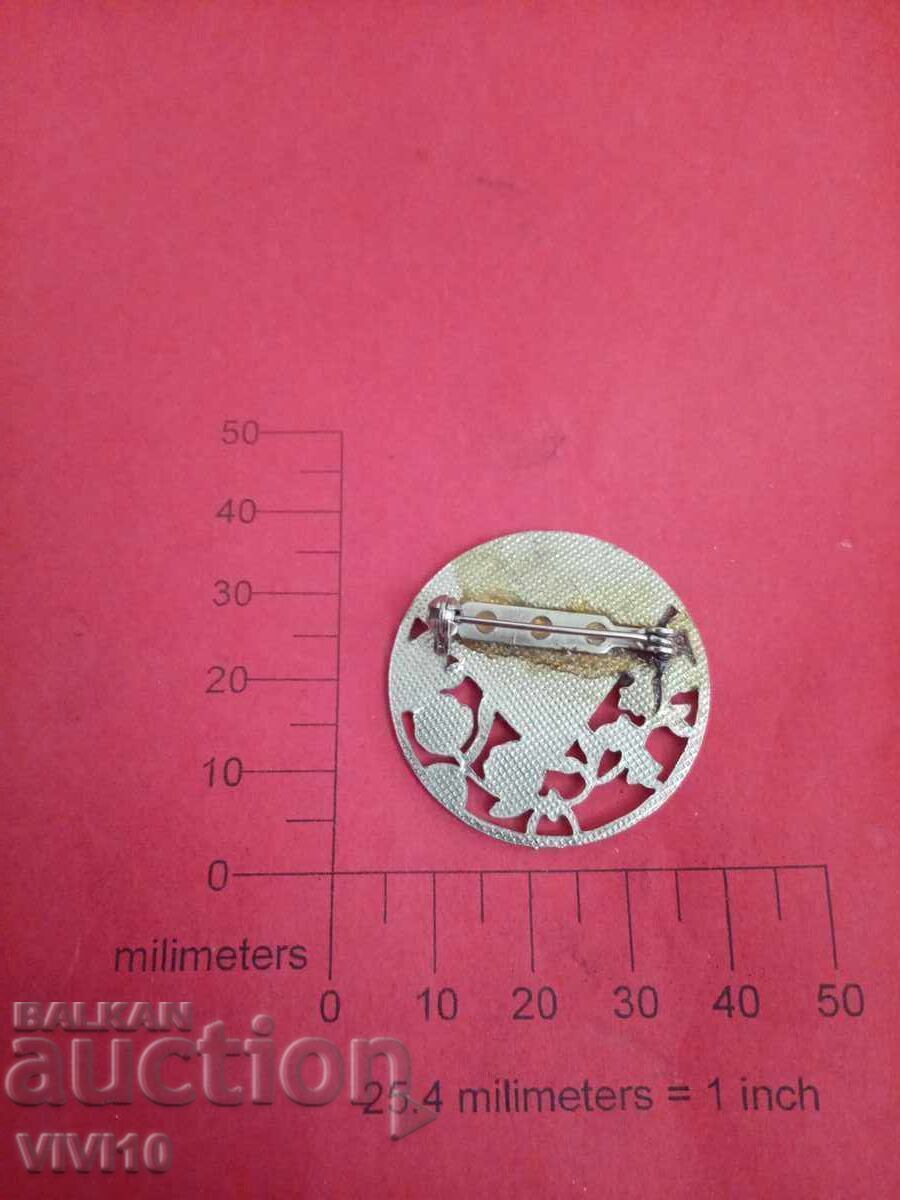 Αρχαία καρφίτσα σμάλτου με πέτρες με τιμή 20.00 BGN | € 10.23 Αρχαία καρφίτσα σμάλτου με πέτρες με τιμή 20.00 BGN | € 10.23