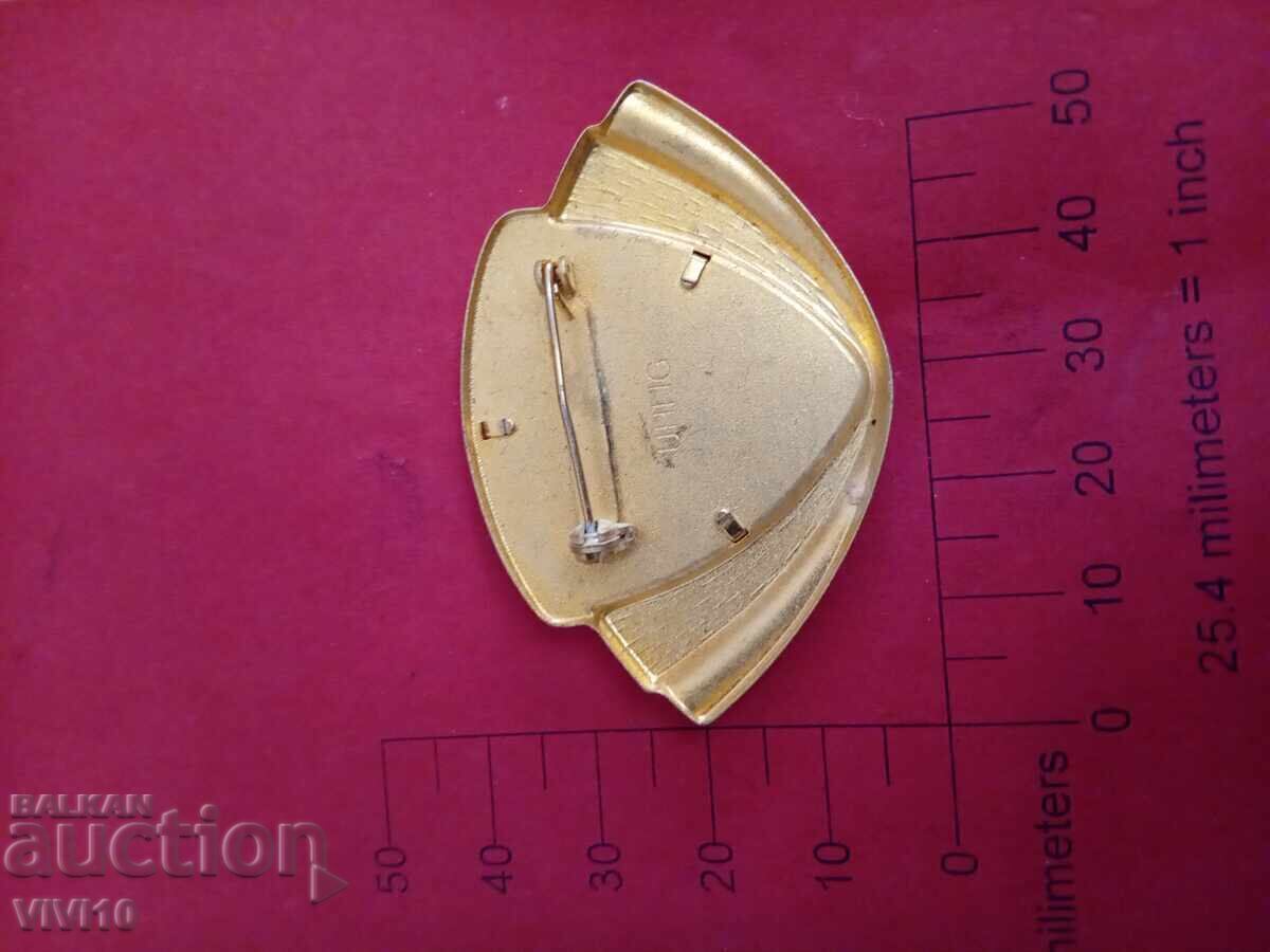 Antique brooch with price 30.00 BGN | € 15.34 Antique brooch with price 30.00 BGN | € 15.34