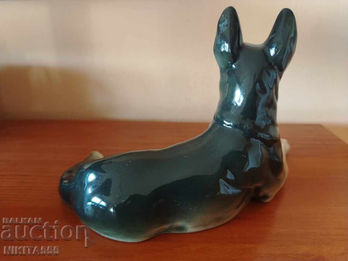 Licitație Veche figurină de ciobănesc german din porțelan Heundorf/Neundorf Licitație Veche figurină de ciobănesc german din porțelan Heundorf/Neundorf