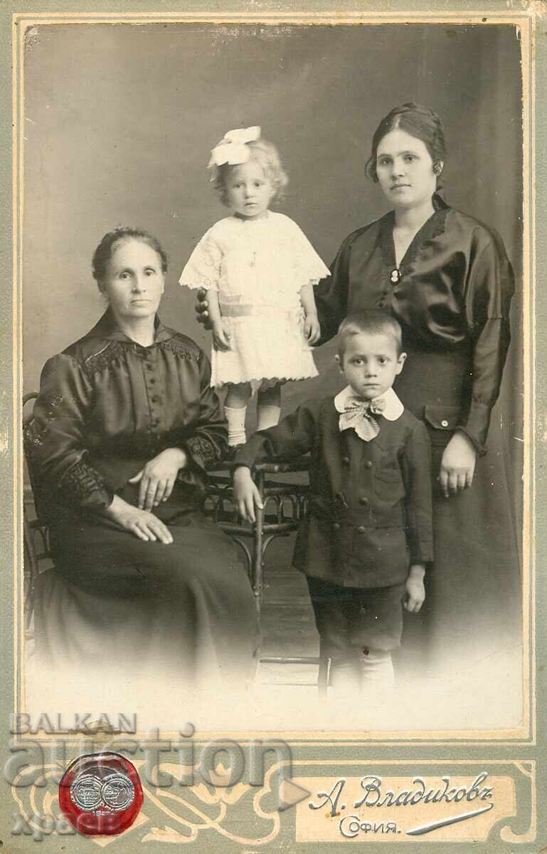 OLD PHOTOGRAPH - CARDBOARD - A. VLADIKOV - SOFIA - 0104