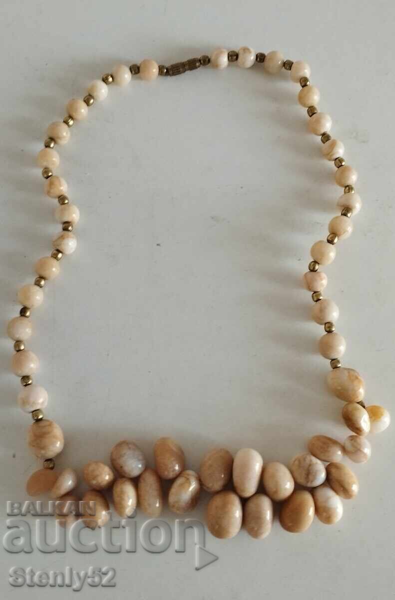 Гердан естествен камък "Лунен камък"с тегло 58.70 гр Гердан естествен камък "Лунен камък"с тегло 58.70 гр