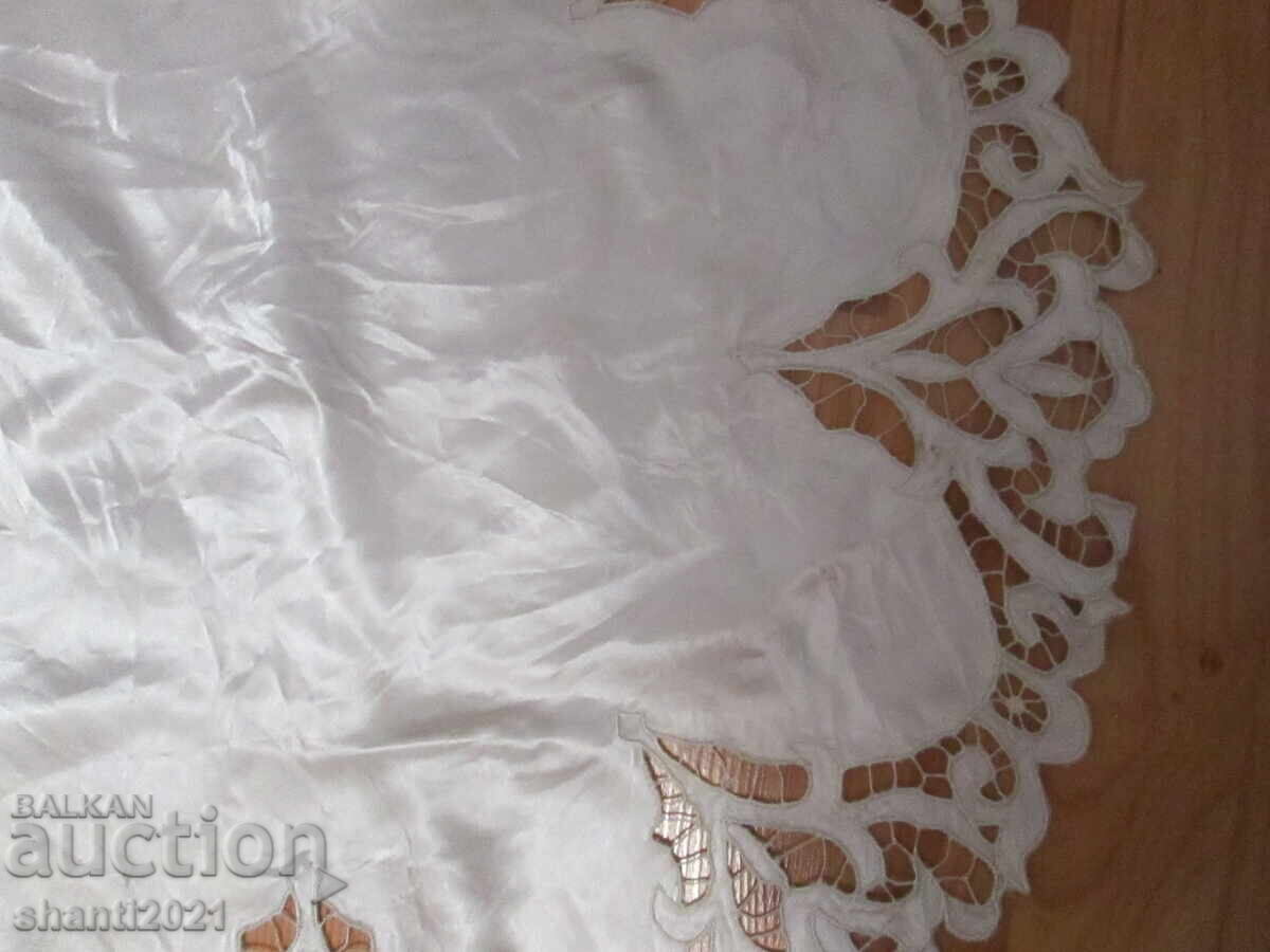 Δημοπρασία Κάλυμμα, καρέ - σατέν, κομμένη κεντητική, 60x54εκ