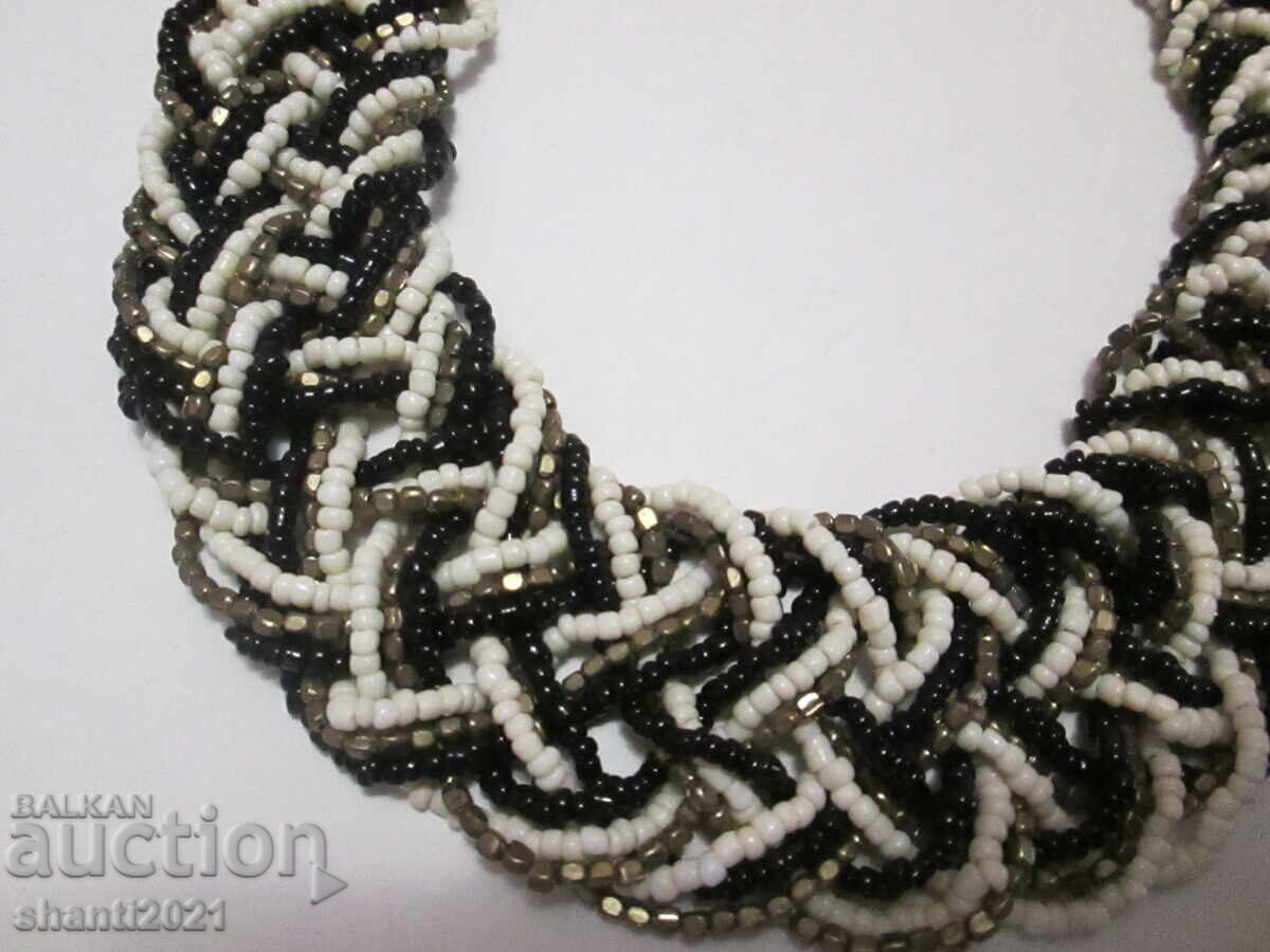 Όμορφο vintage γυναικείο κολιέ, γυάλινες χάντρες με τιμή 39.00 BGN | € 19.94