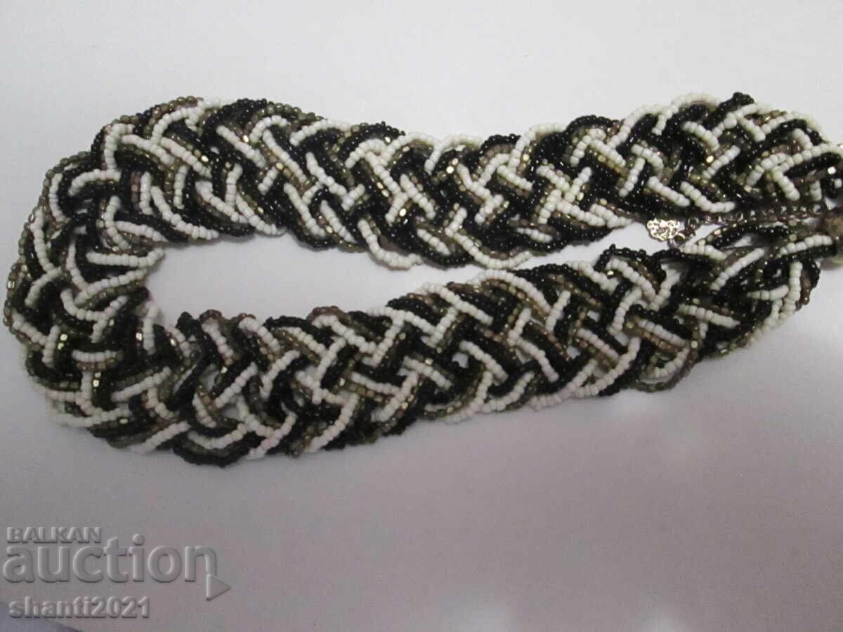 Παράδοση Όμορφο vintage γυναικείο κολιέ, γυάλινες χάντρες