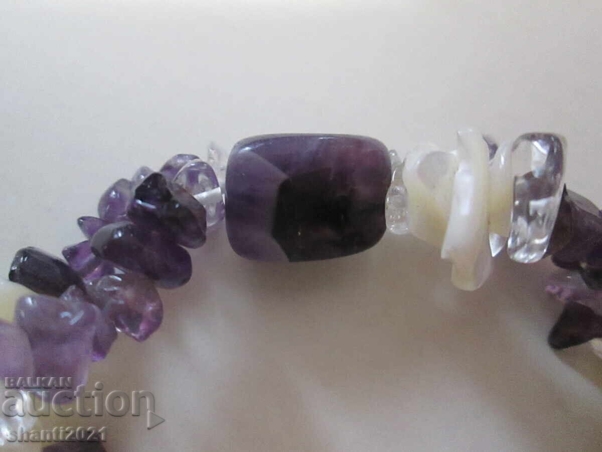 Όμορφη γυναικεία βραχιόλι - αμέθυστος, μαργαριτάρι και χαλαζίας με τιμή 17.00 BGN | € 8.69