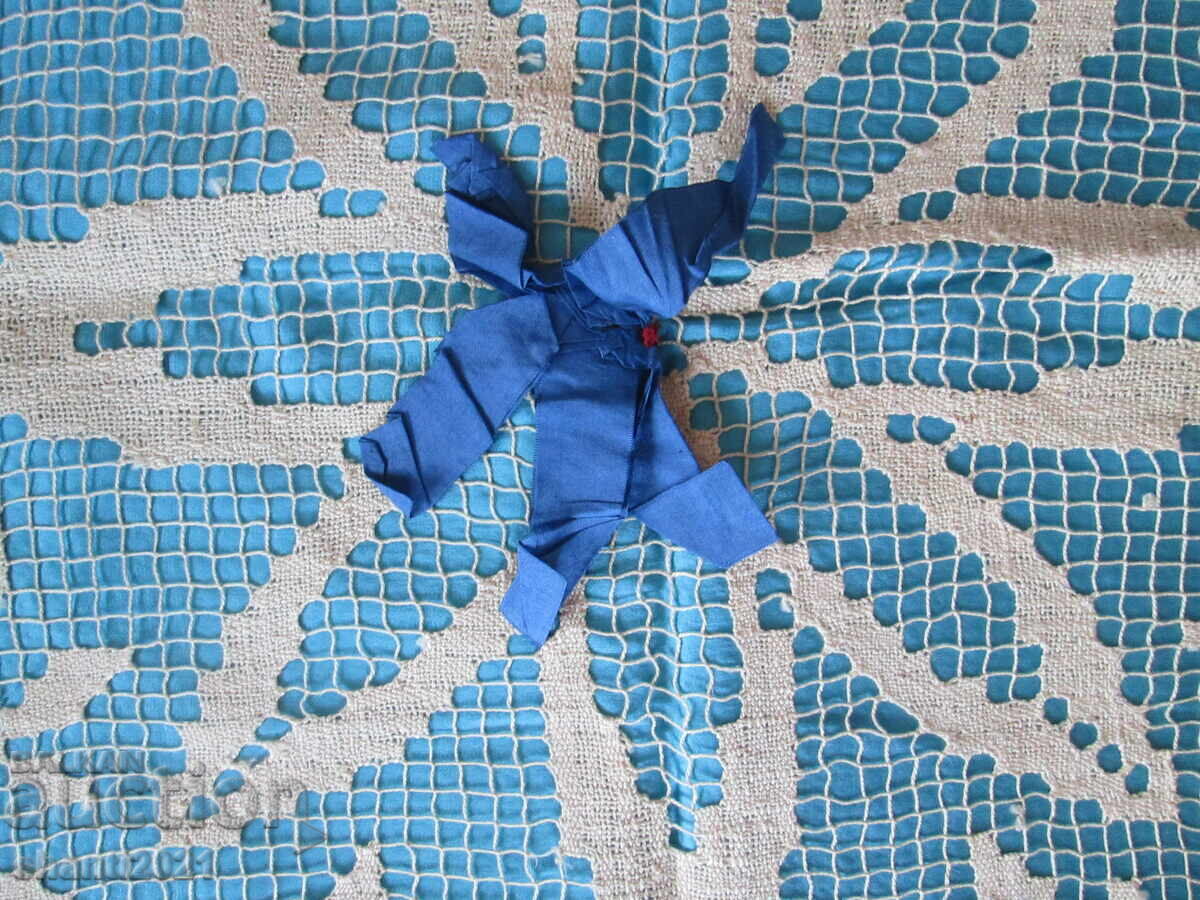 Veche pernă decorativă - croșetată - unicat, 50x50cm cu preț 25.00 BGN | € 12.78 Veche pernă decorativă - croșetată - unicat, 50x50cm cu preț 25.00 BGN | € 12.78