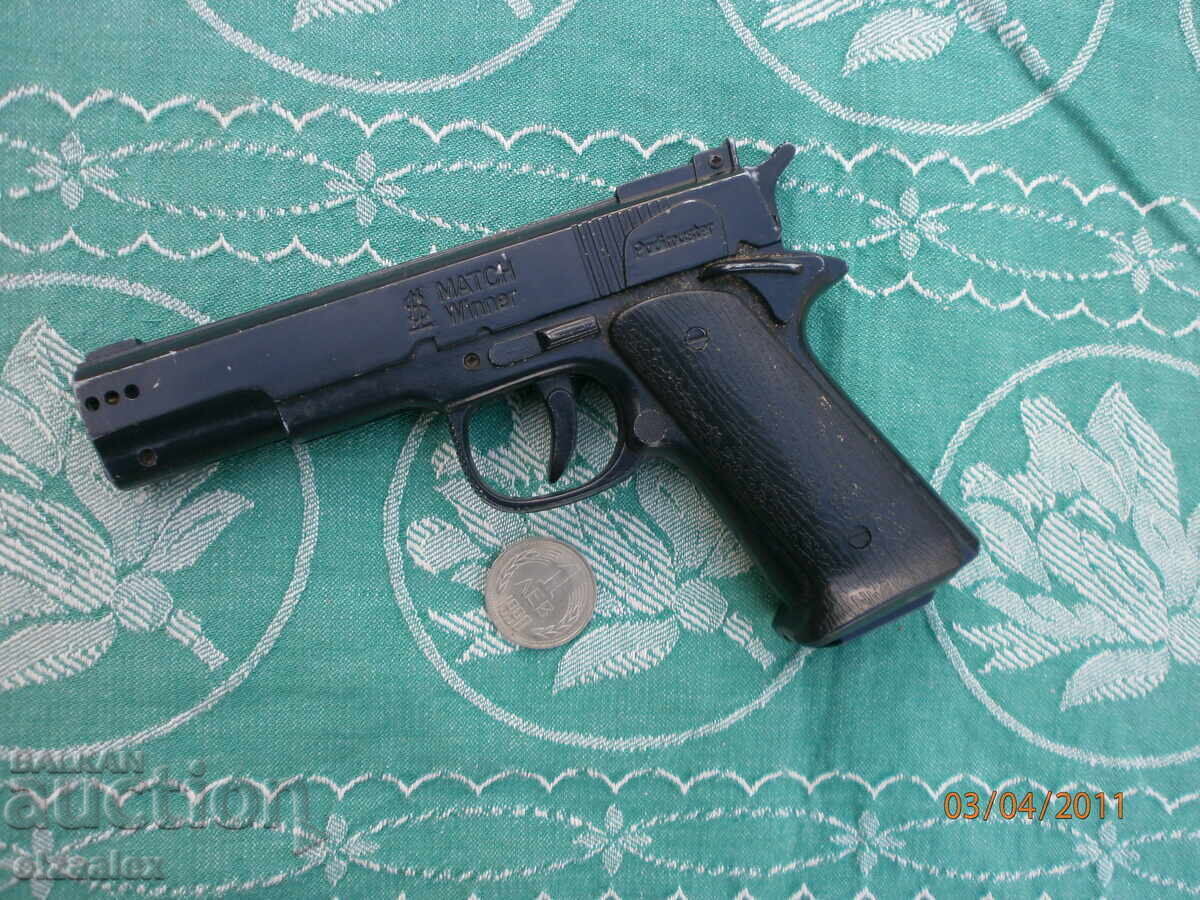 Metal pistol lighter works with price 30.00 BGN | € 15.34