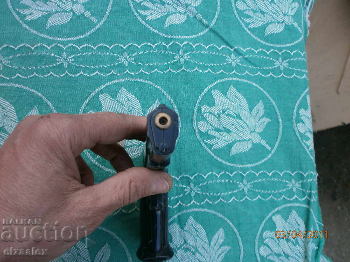 Auction  Metal pistol lighter works