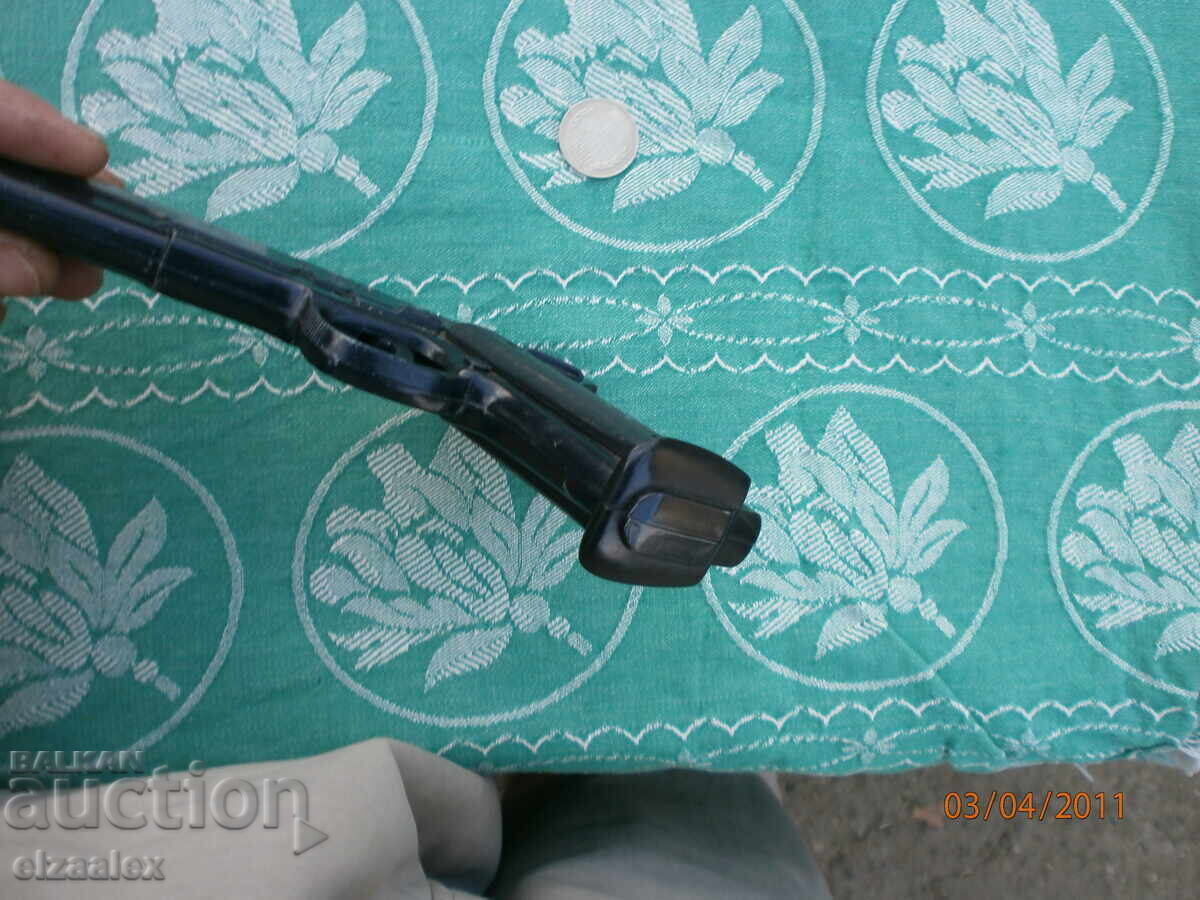 Delivery of Metal pistol lighter works