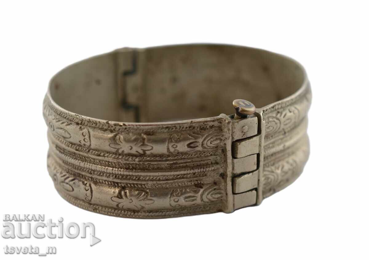 Licitație Brățară veche de argint din perioada Renașterii, COSTUM POPULAR Licitație Brățară veche de argint din perioada Renașterii, COSTUM POPULAR