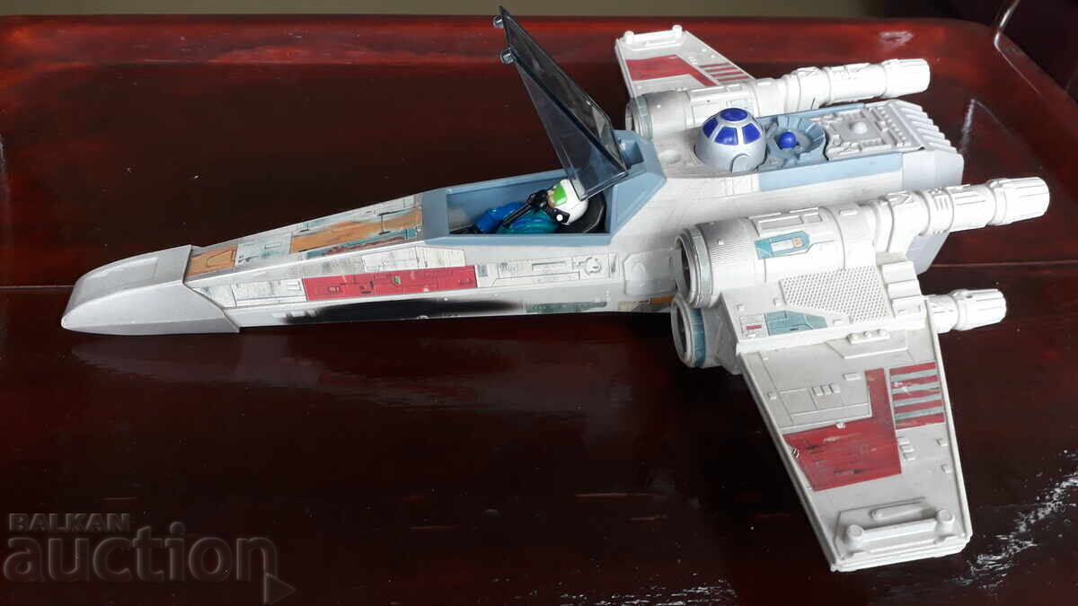 Star Wars Războiul Stelelor - nava lui Luke Skywalker Star Wars Războiul Stelelor - nava lui Luke Skywalker