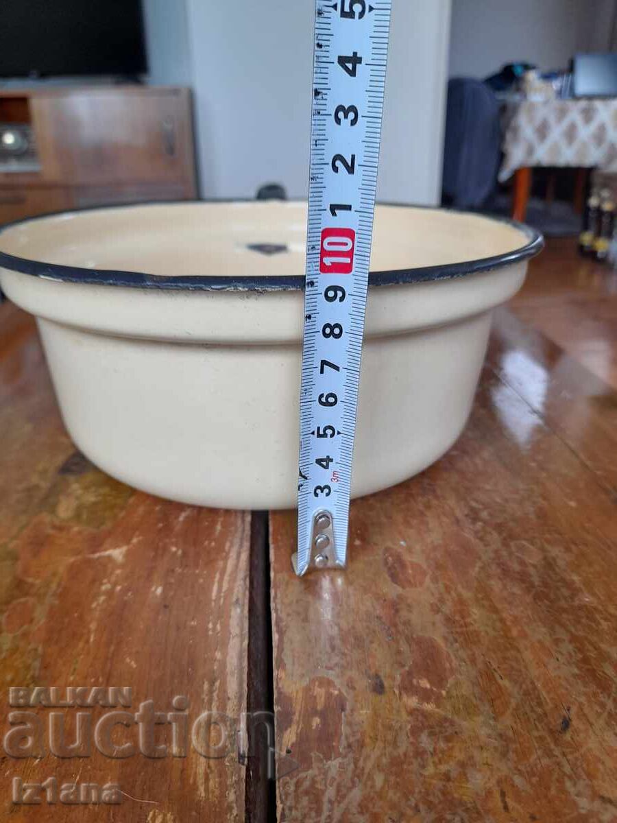 Παράδοση Παλαιό εμαγιέ σουρωτήρι, τρυπητό